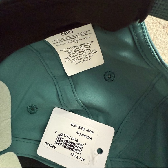 NWT ALO YOGA HOST PICK Performance Off Duty Cap Winter Ivy - Picture 8 of 8